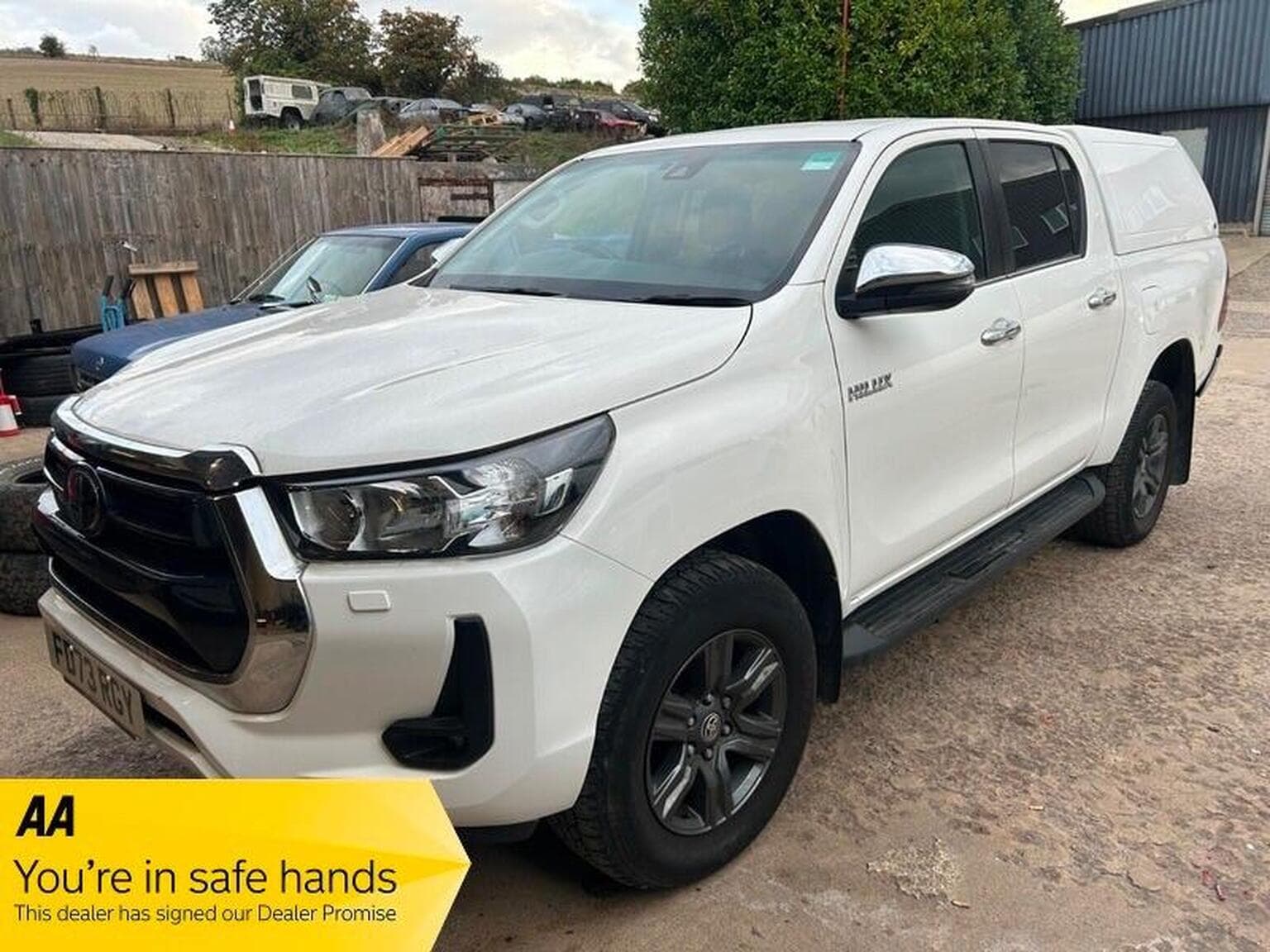 Toyota Hilux - image 1 of 14