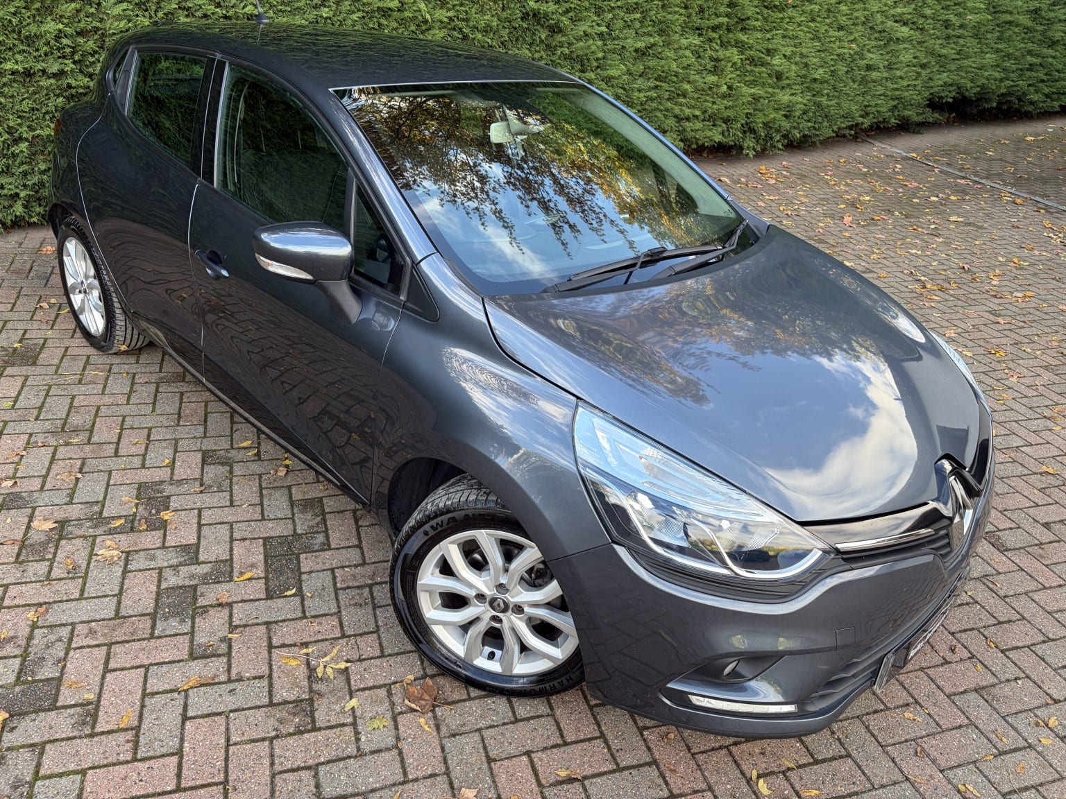 2018 Renault Clio 1.2 Dynamique Nav 1.2 16V 75 in grey — photo 1 of 39