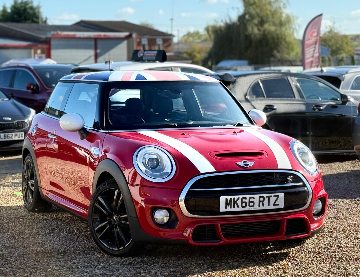 2016 MINI Hatch 2.0 Cooper S Euro 6 (s/s) 3dr in red — photo 1 of 90