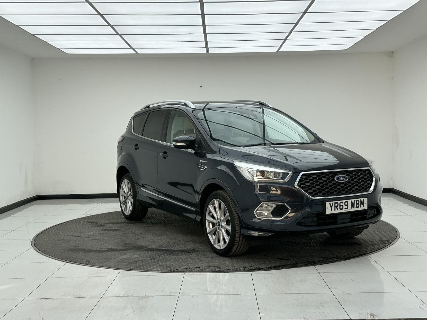 Ford Kuga - image 1 of 54