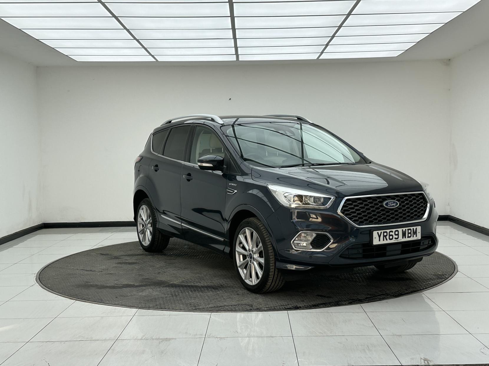 Ford Kuga - image 1 of 54