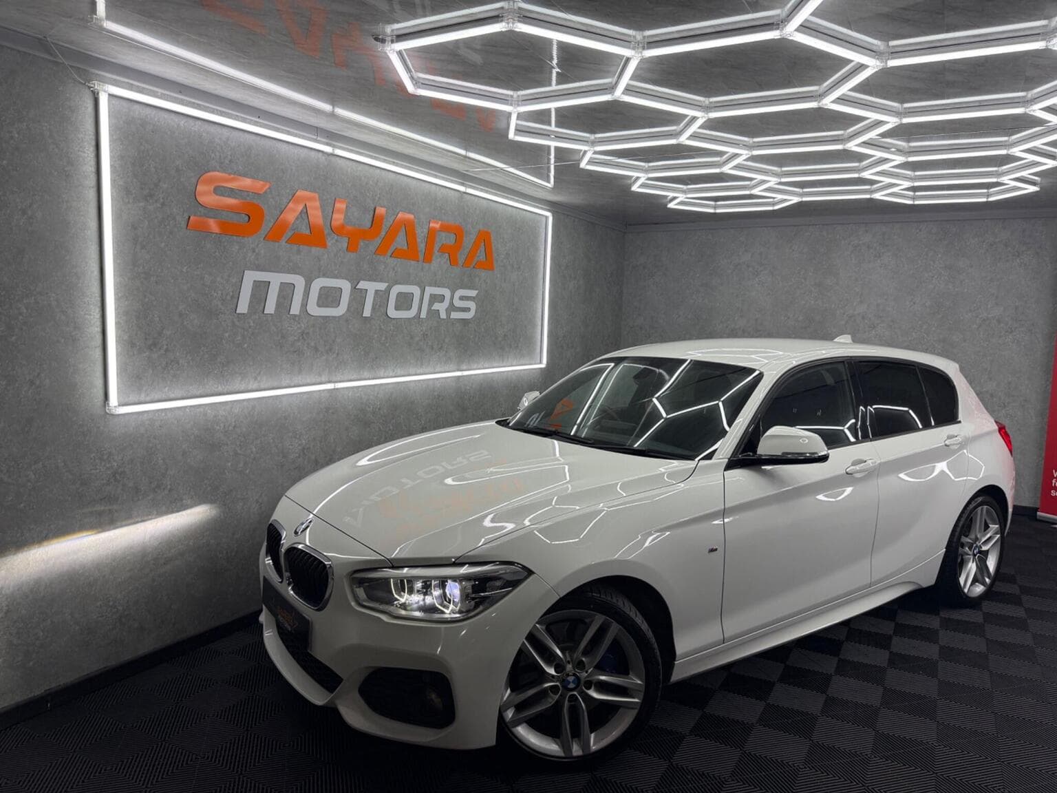 BMW 1 Series - image 1 of 39