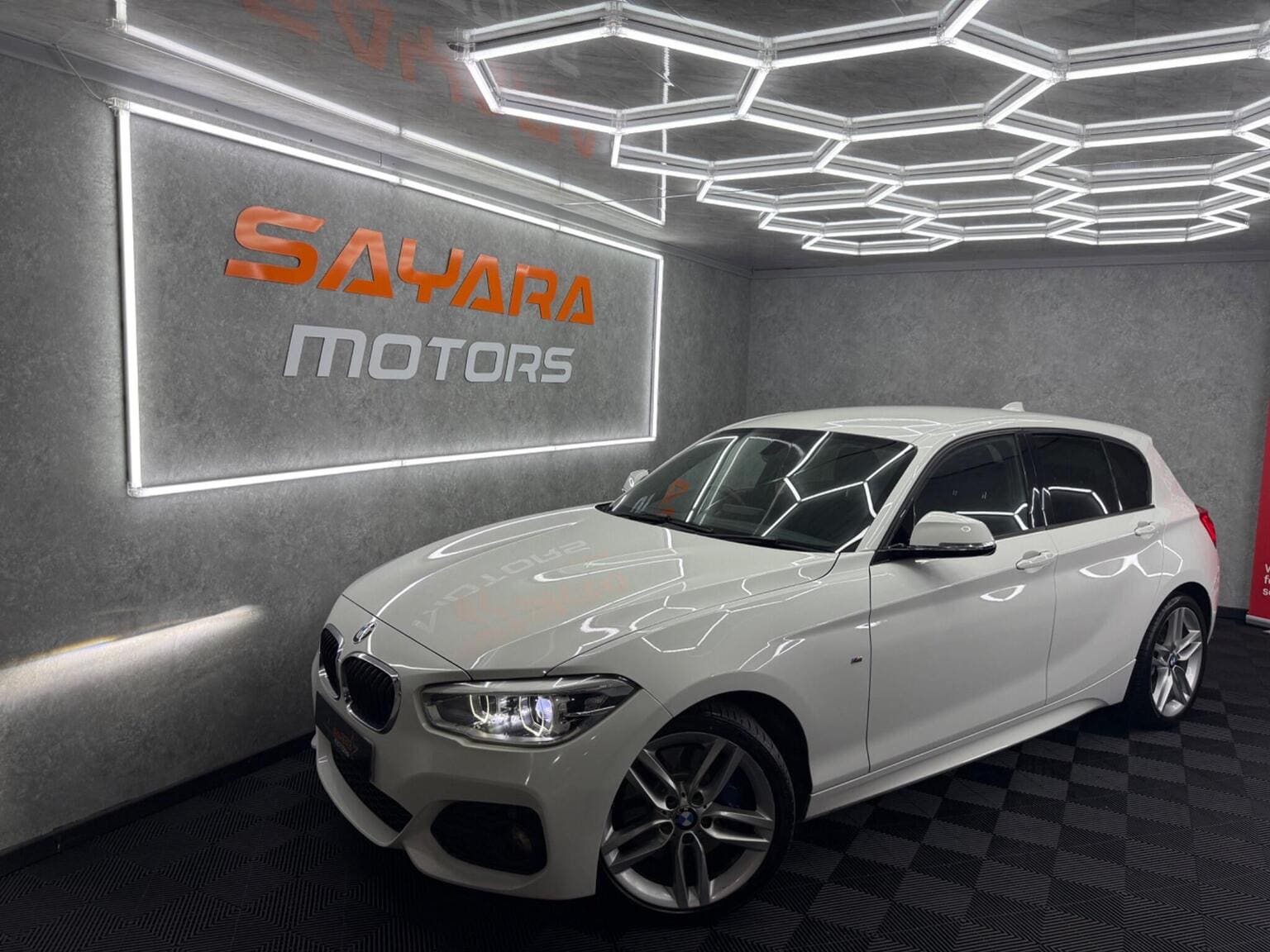BMW 1 Series - image 1 of 39