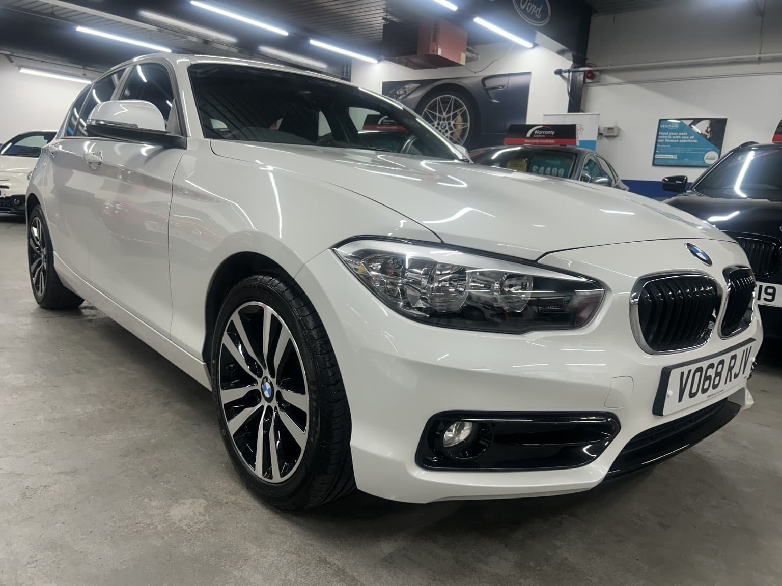 BMW 1 Series - image 1 of 6