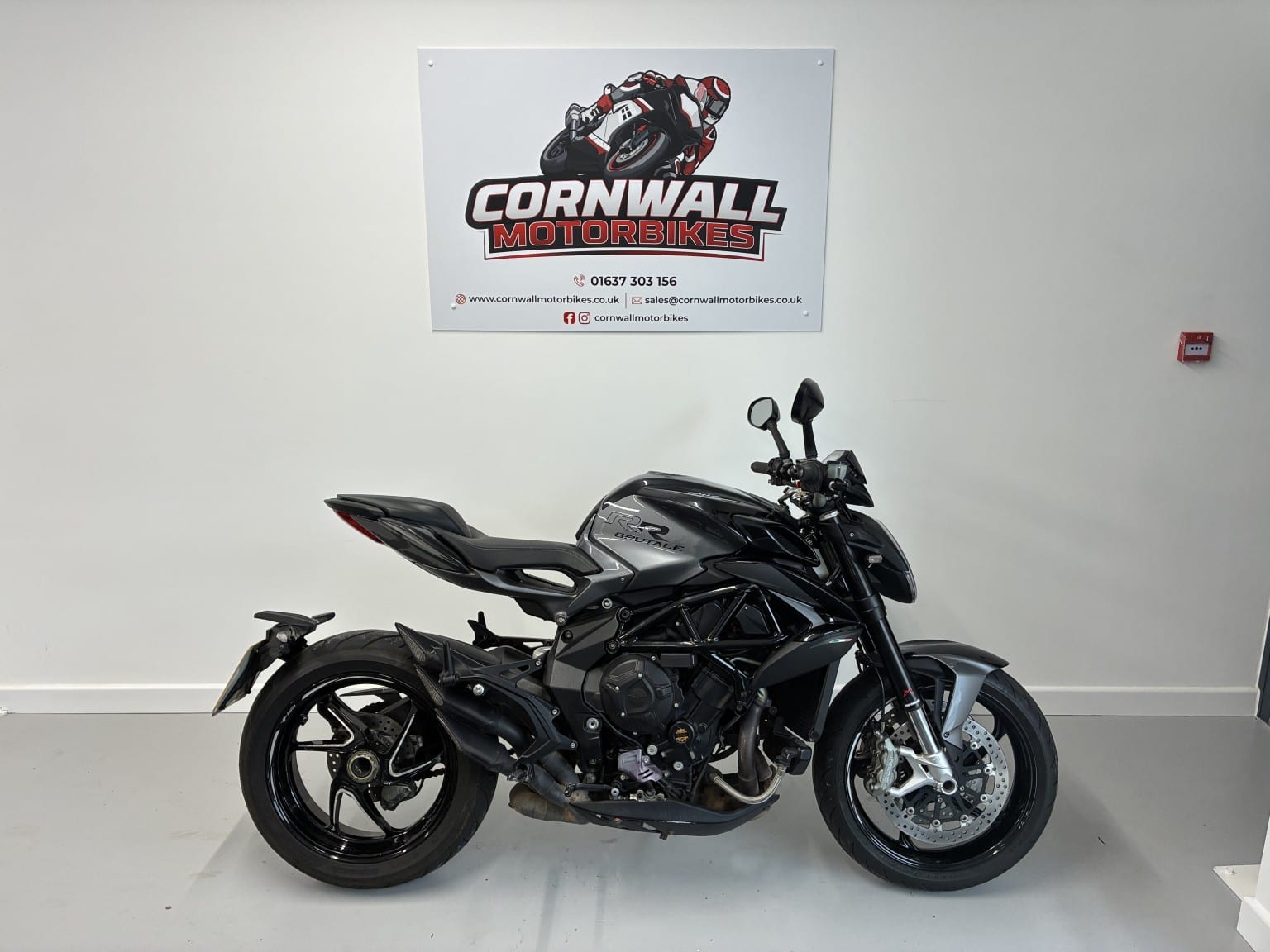MV Agusta Brutale 800 - image 1 of 16