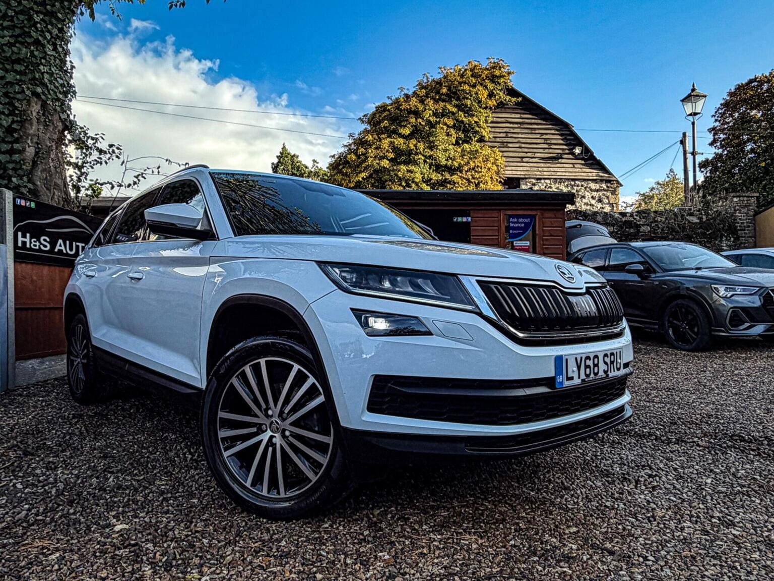 2019 Skoda Kodiaq 1.5 TSI ACT SE L DSG Euro 6 (s/s) 5dr in white — photo 1 of 57