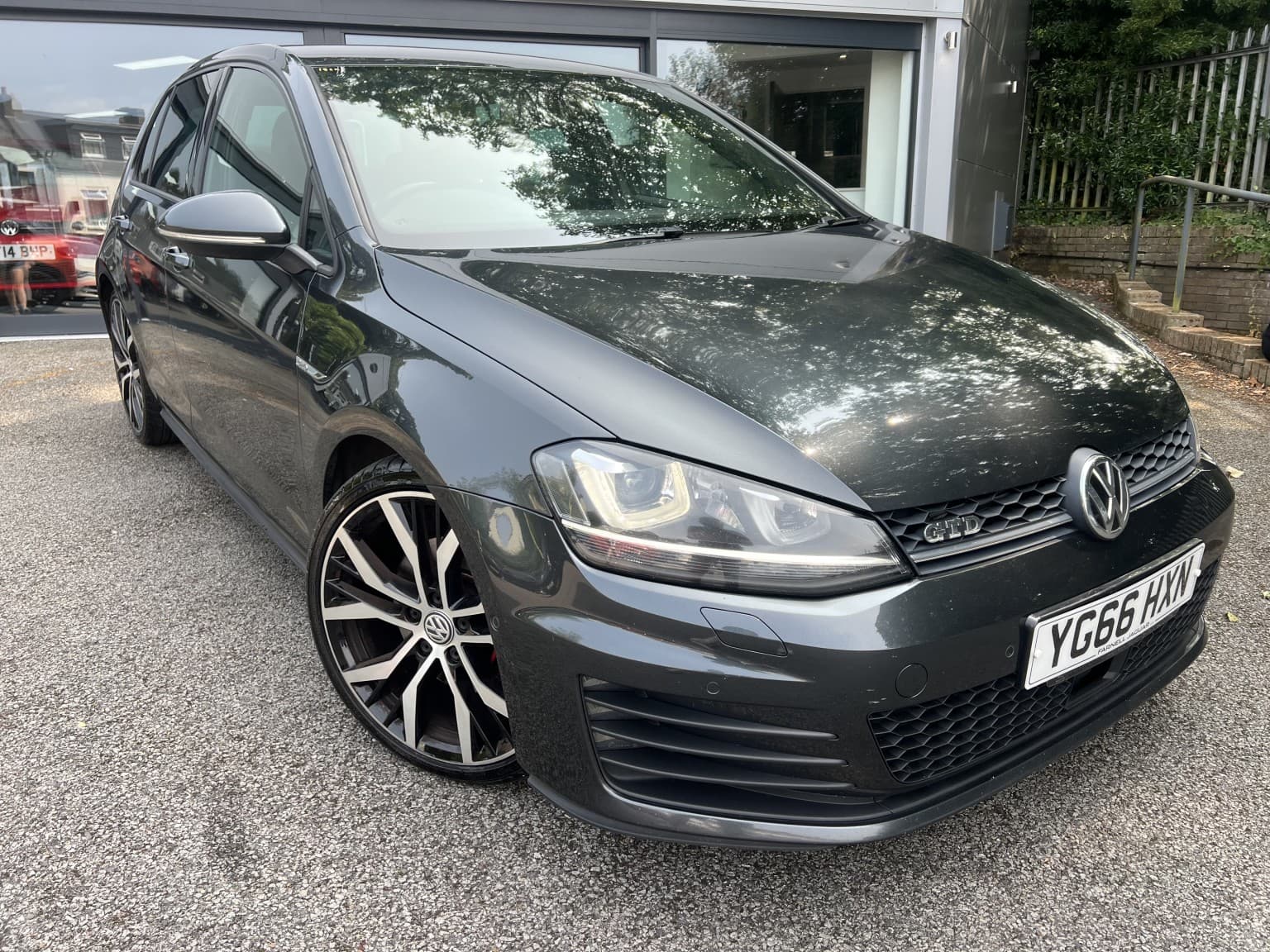 Volkswagen Golf - image 1 of 6