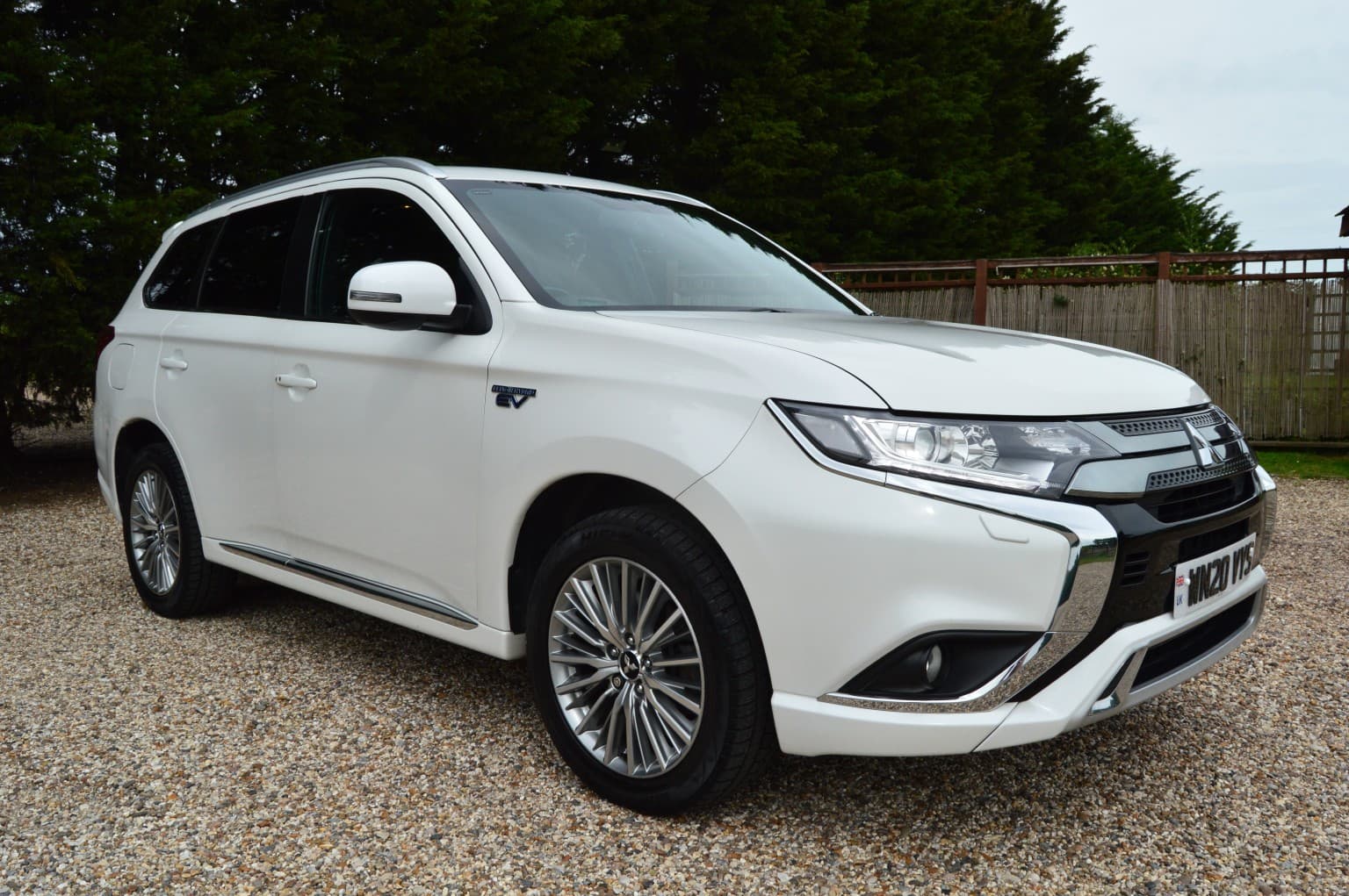 Mitsubishi Outlander - image 1 of 27
