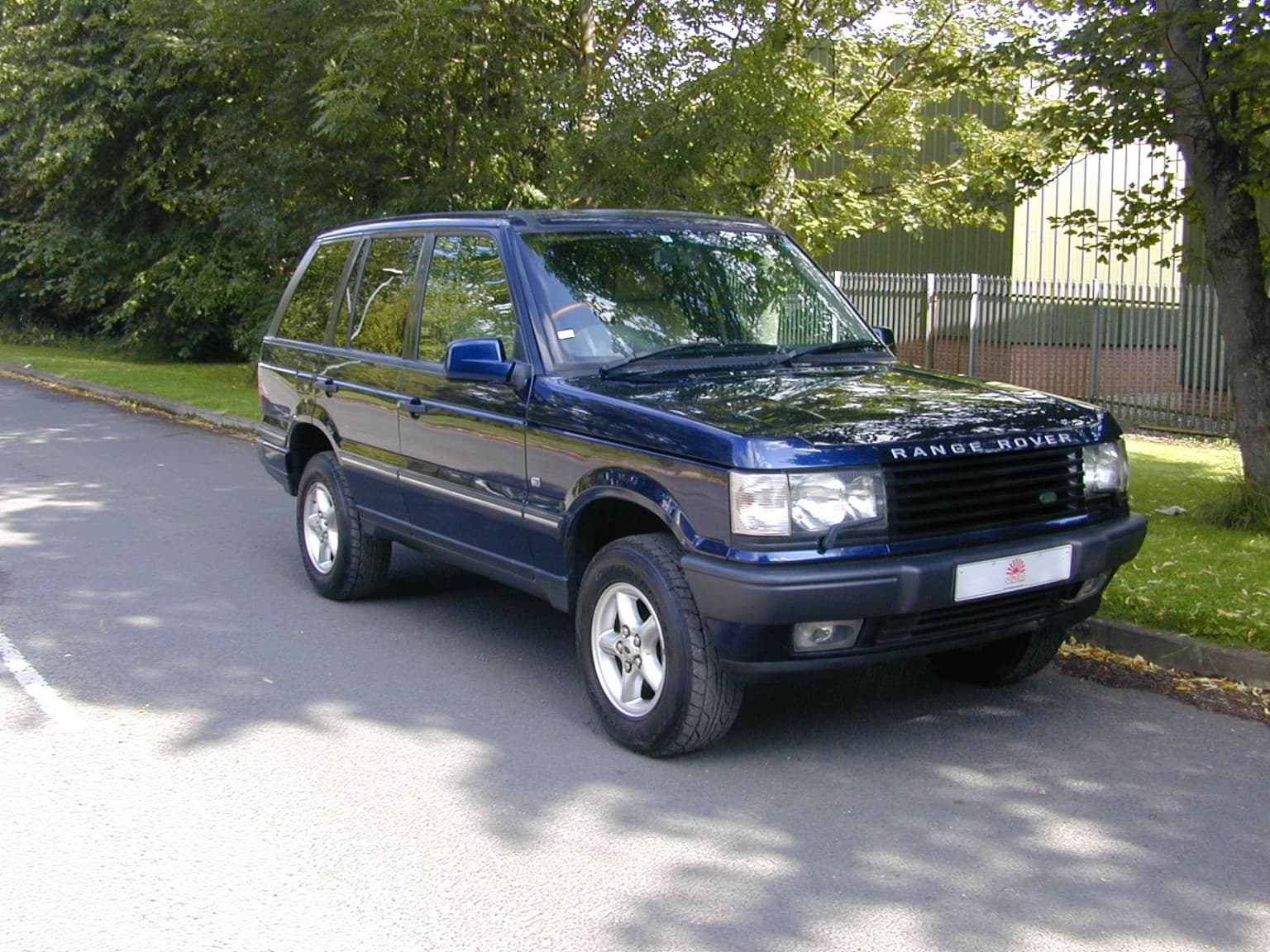 Land Rover Range Rover - image 1 of 49