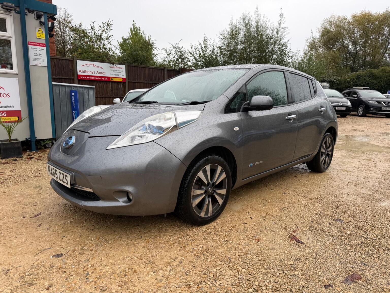 Nissan Leaf - image 1 of 34