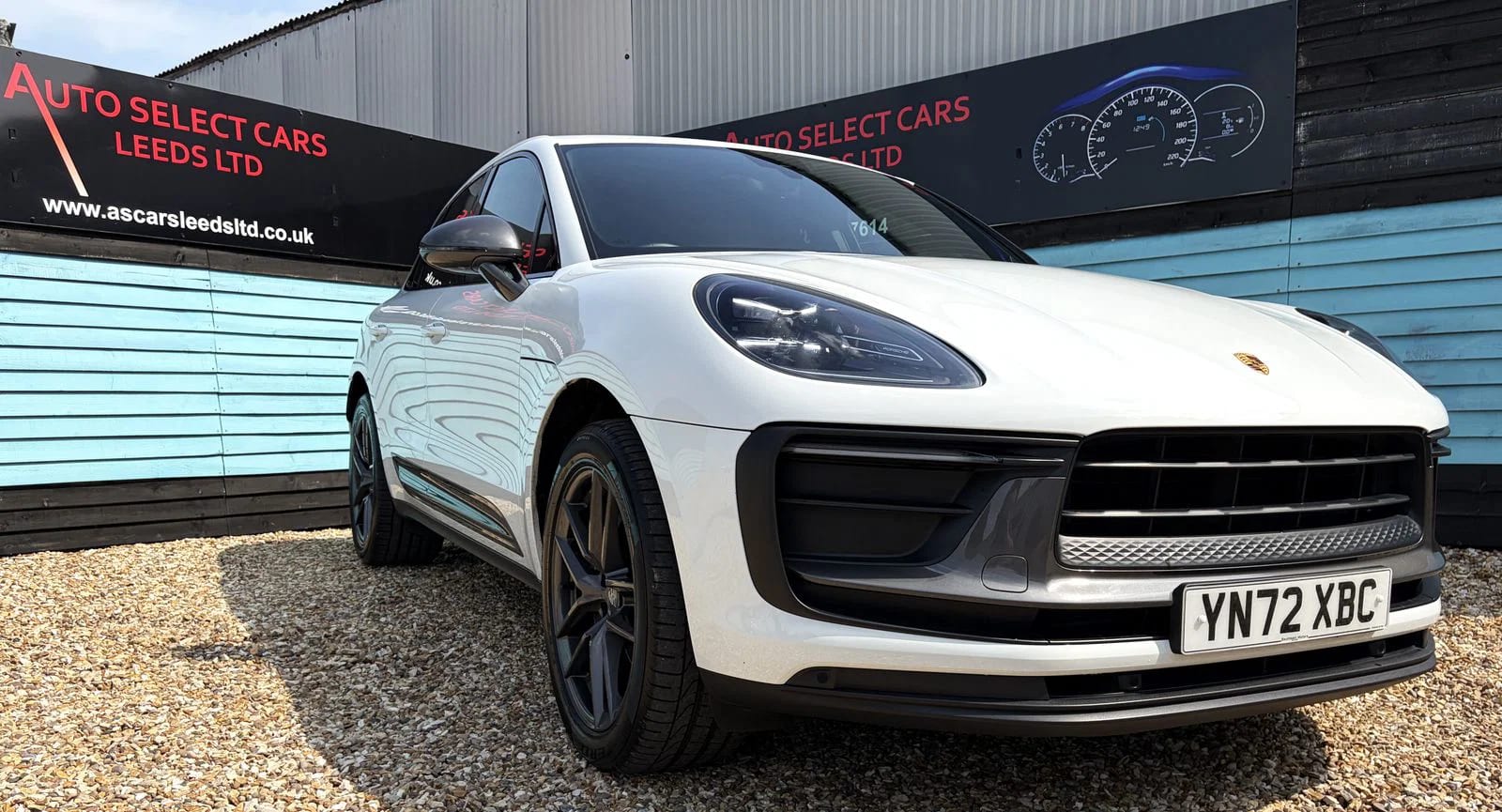 Porsche Macan - image 1 of 68