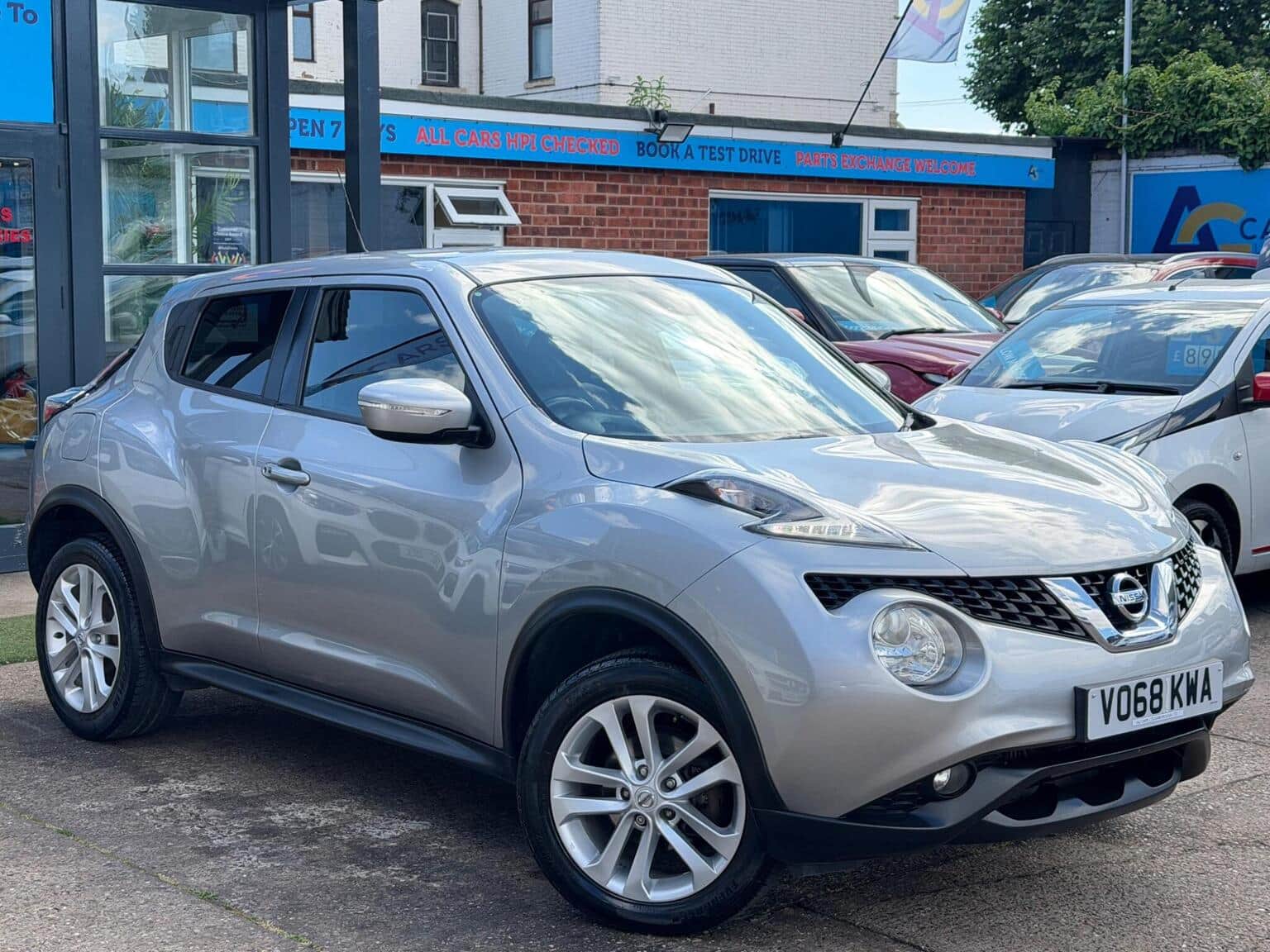 Nissan Juke - image 1 of 55