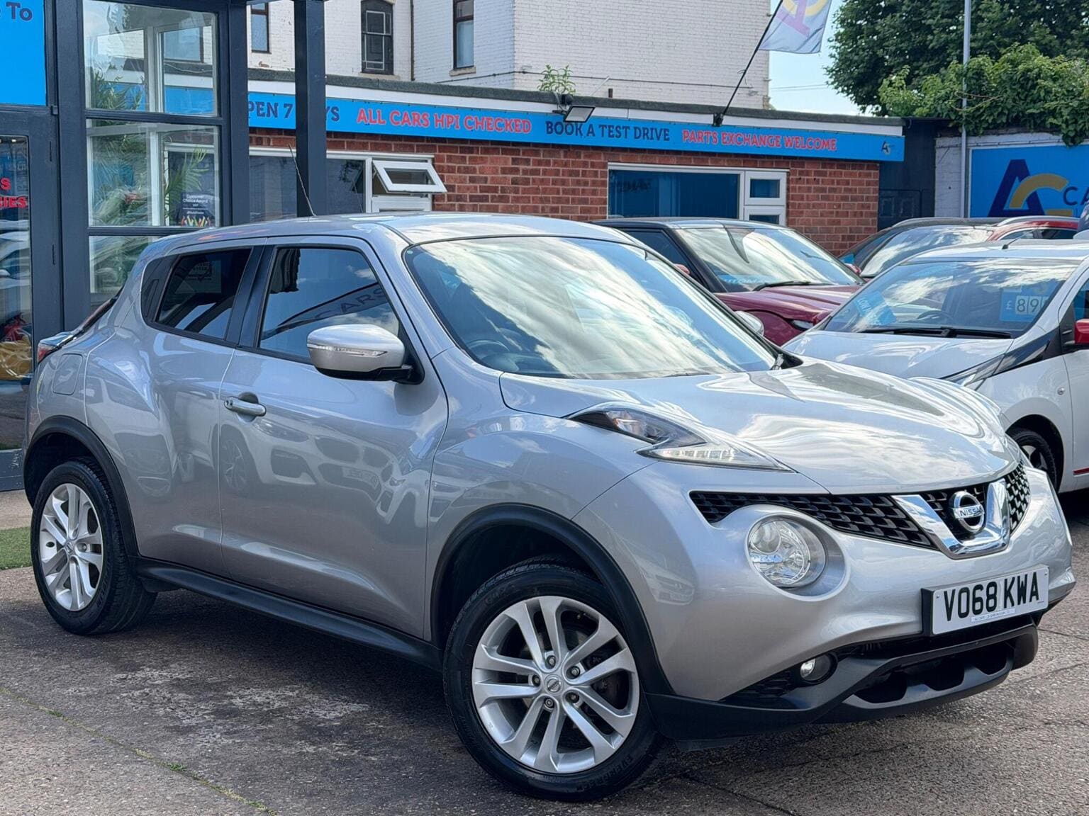 Nissan Juke - image 1 of 55