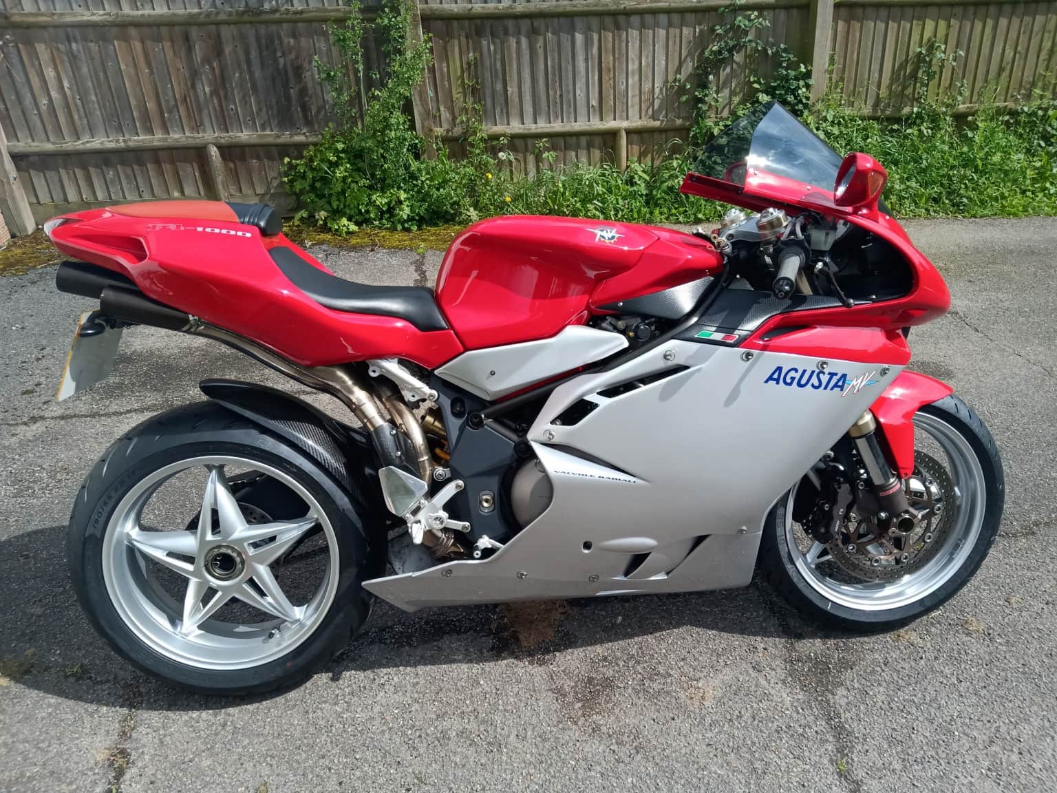 MV Agusta F4 1000 - image 1 of 3