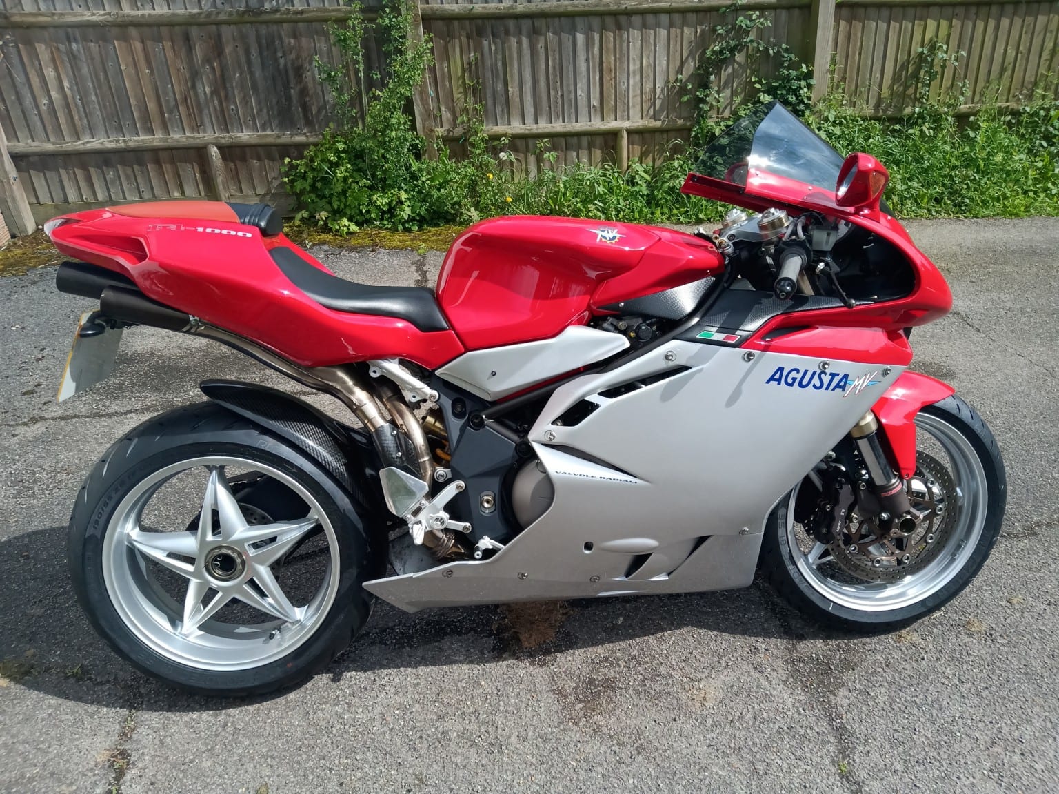 MV Agusta F4 1000 - image 1 of 3