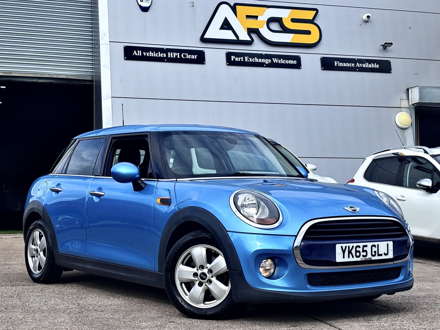 MINI Hatch - image 1 of 33