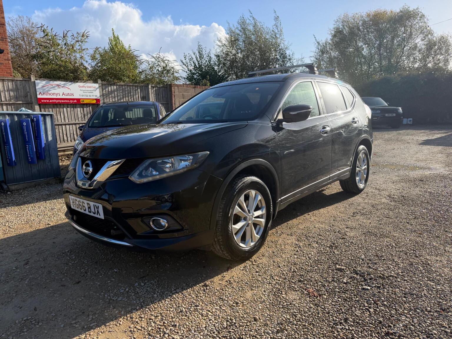 Nissan X-Trail - image 1 of 36