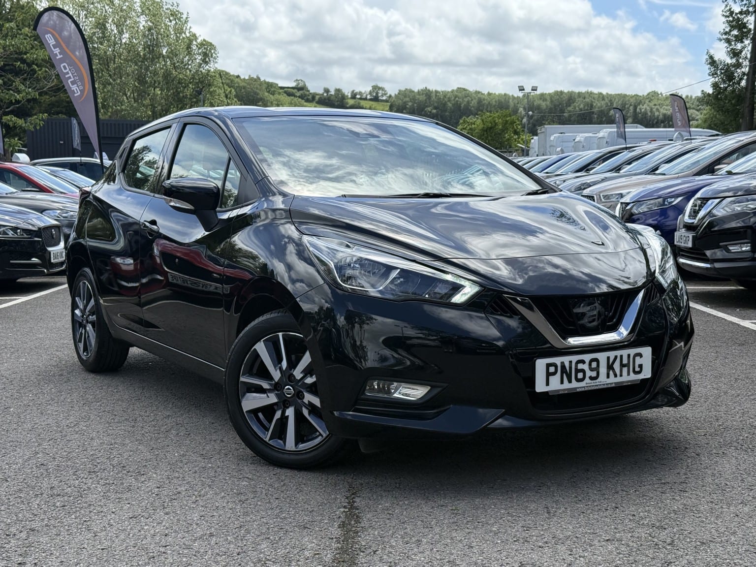 Nissan Micra - image 1 of 55