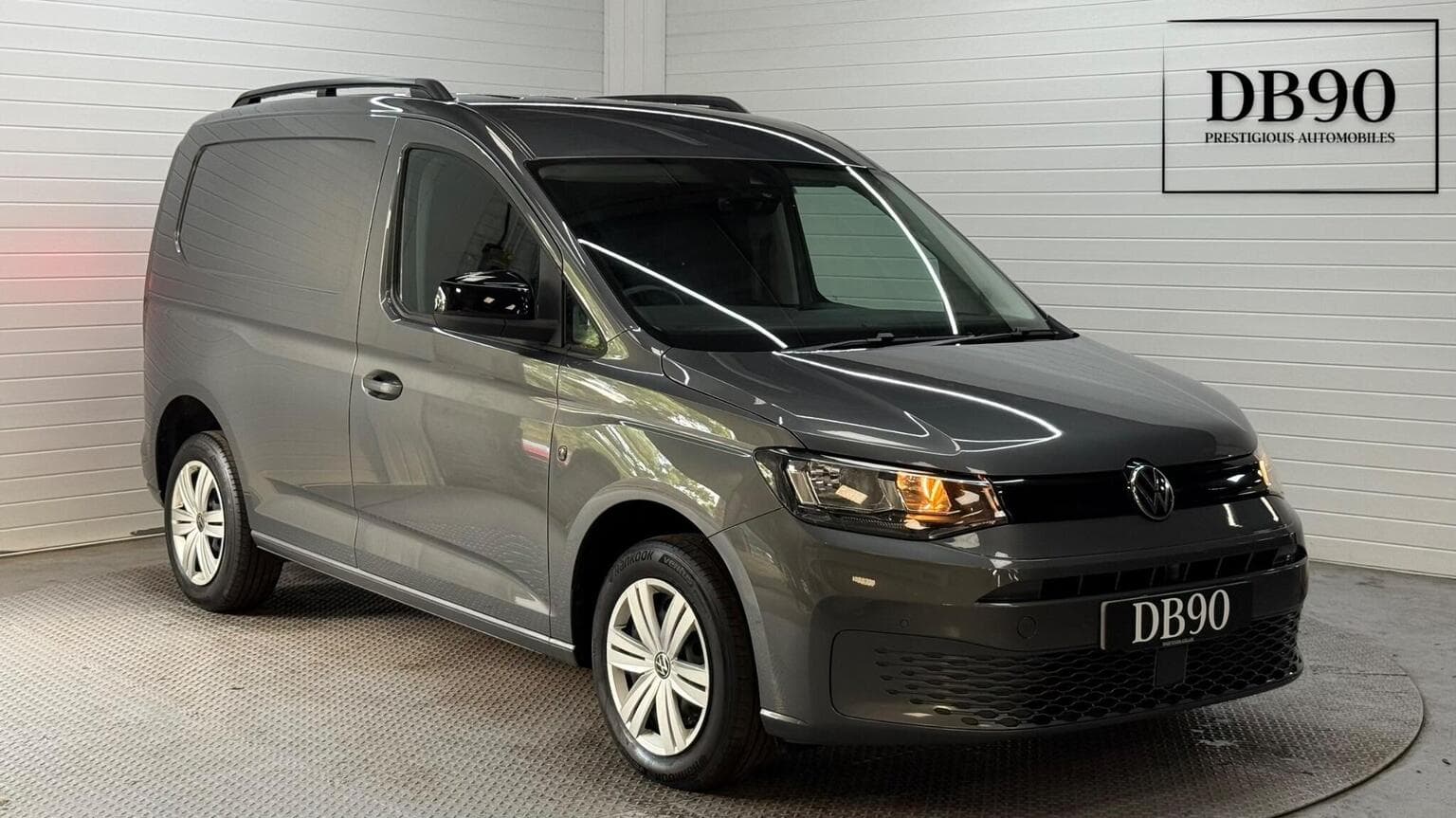 Volkswagen Caddy - image 1 of 53