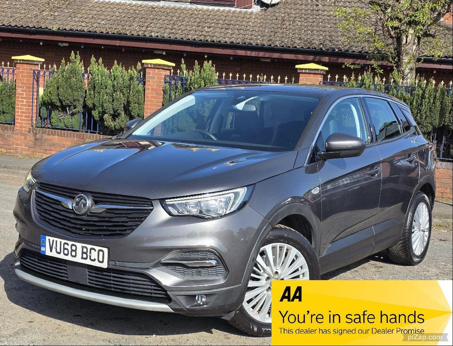 Vauxhall Grandland X - image 1 of 51