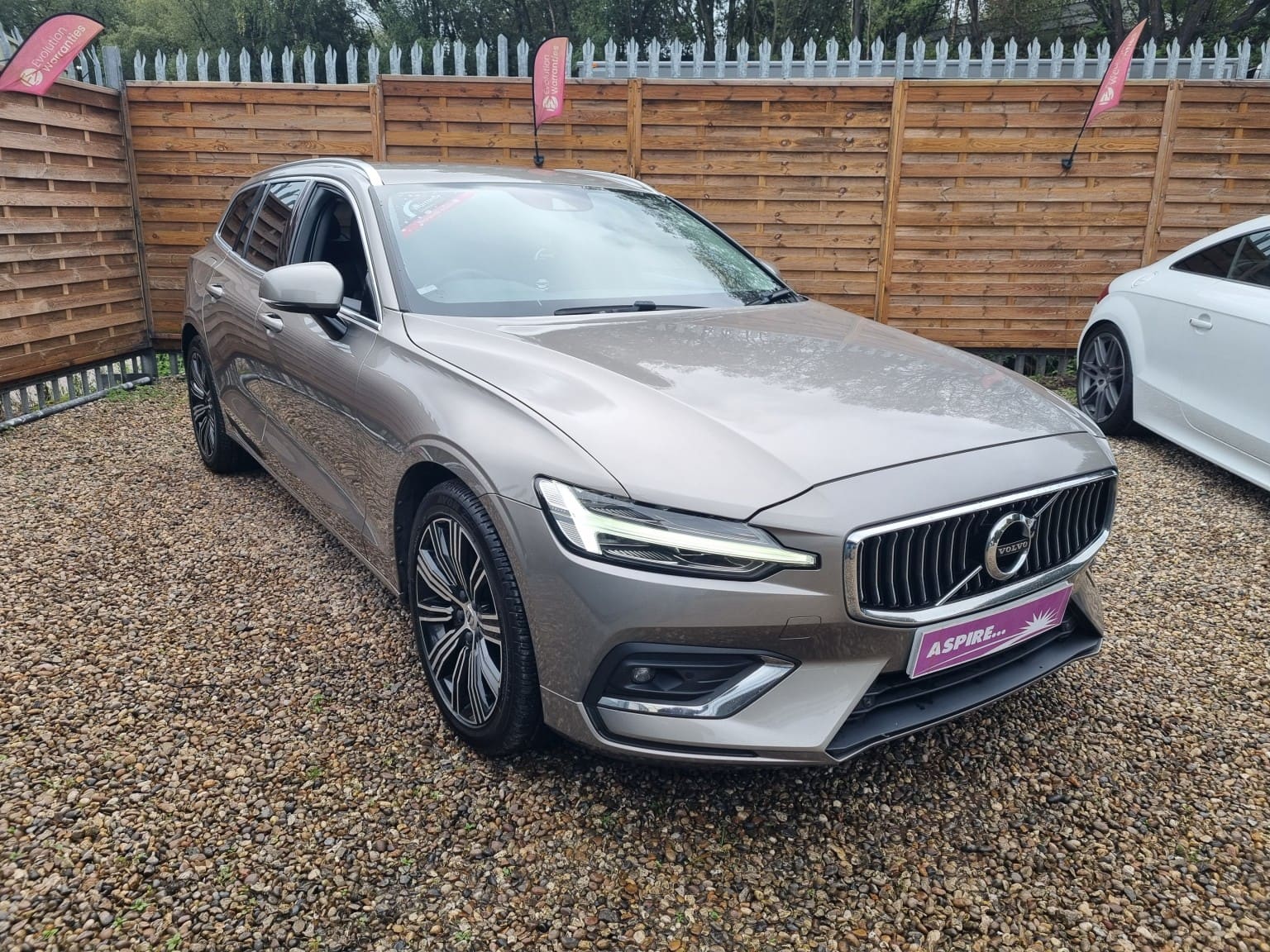 Volvo V60 - image 1 of 23