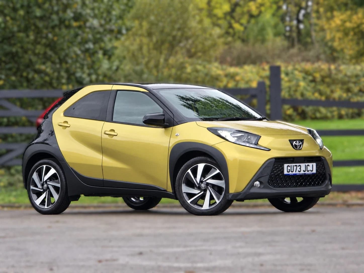 Toyota Aygo x - image 1 of 17
