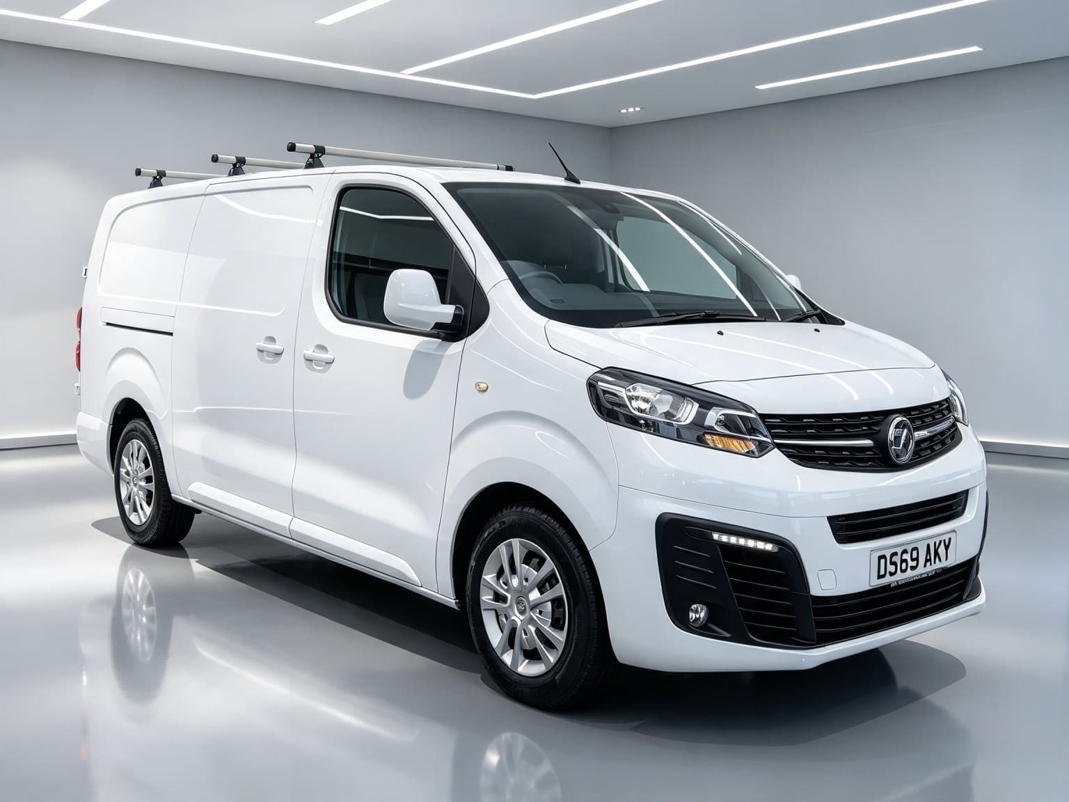 Vauxhall Vivaro - image 1 of 25