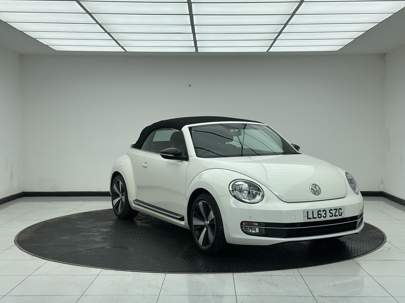 Volkswagen Beetle - image 1 of 51