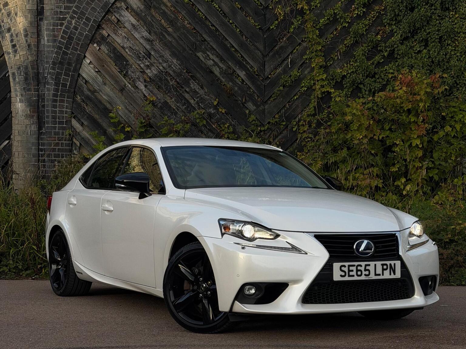 Lexus IS - image 1 of 56