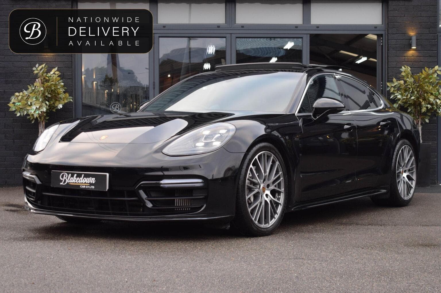 Porsche Panamera - image 1 of 58