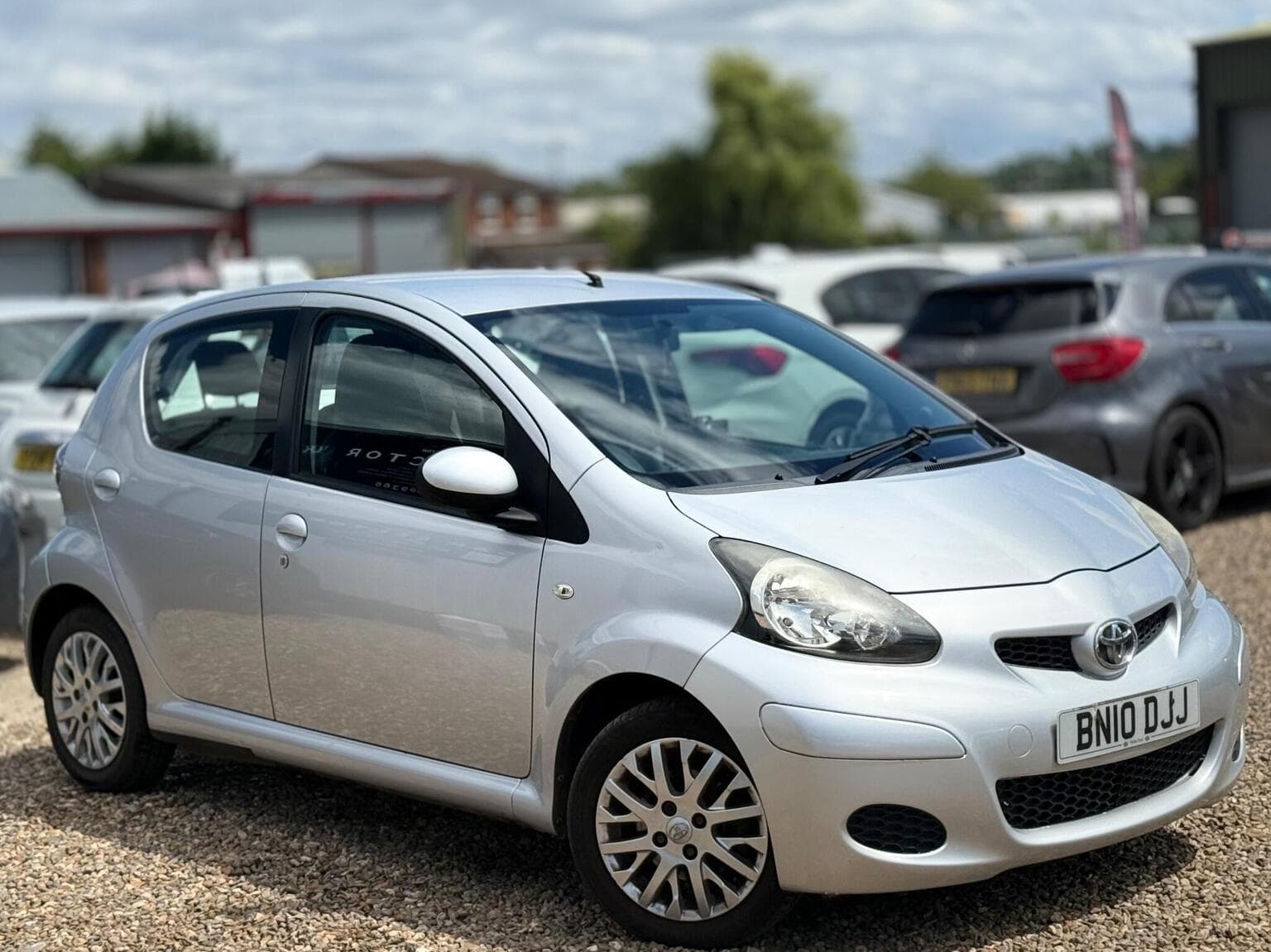 Toyota Aygo - image 1 of 23
