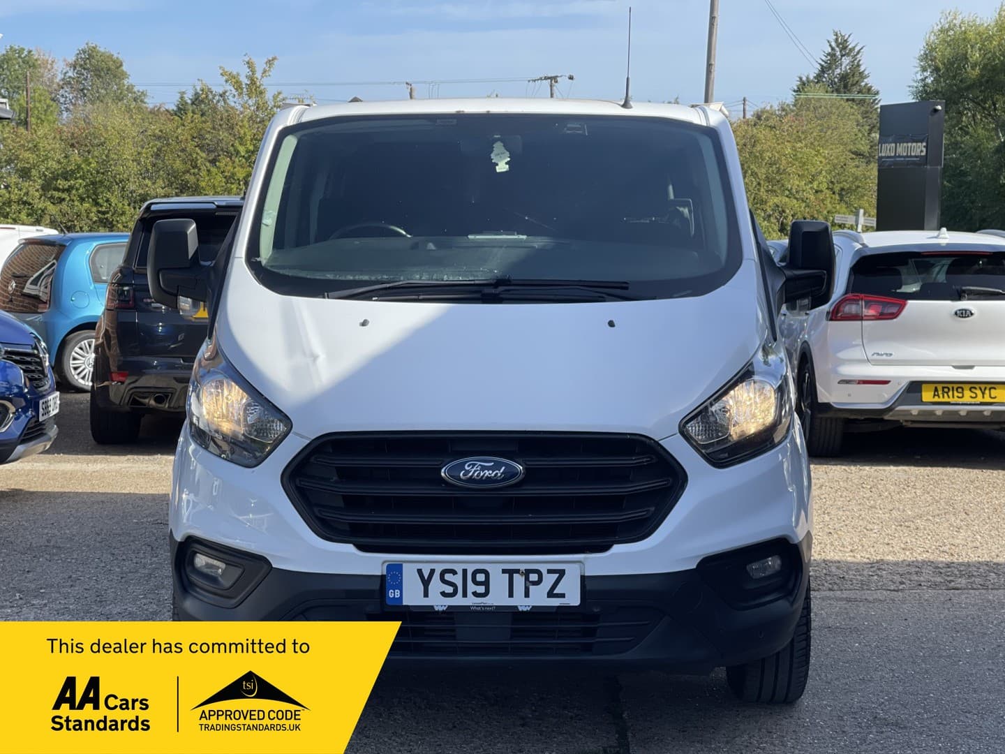 Ford Transit Custom - image 1 of 35