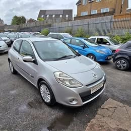 Renault Clio - image 1 of 12