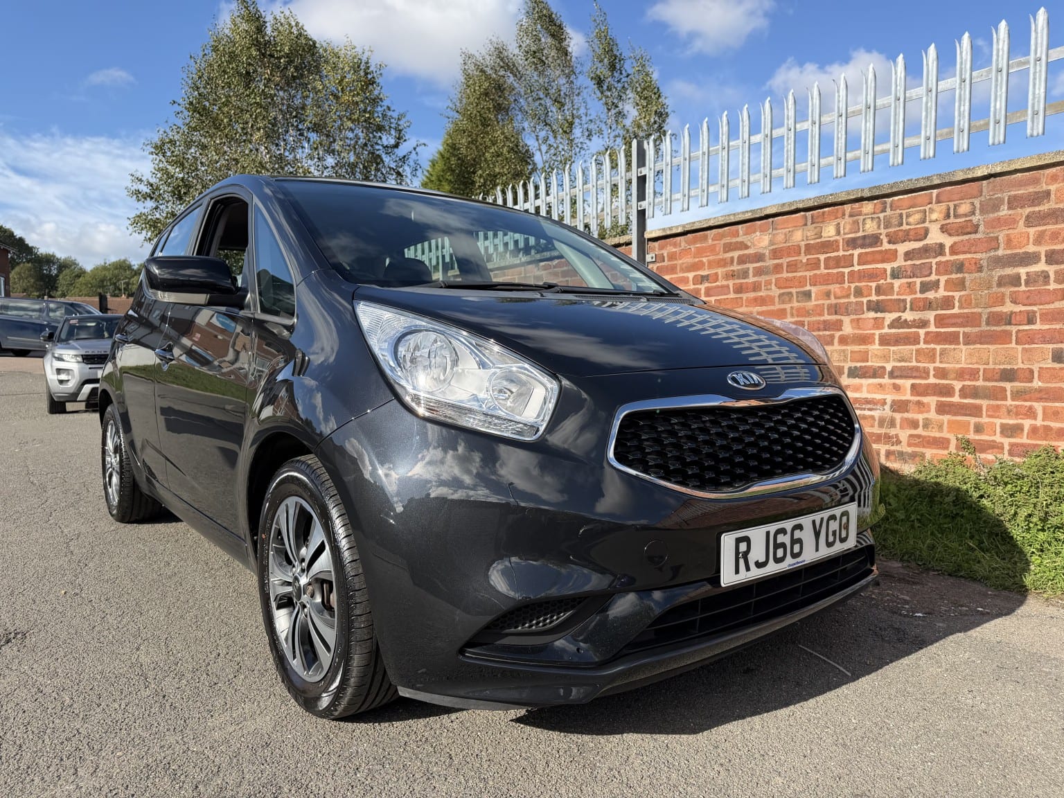 Kia Venga - image 1 of 20