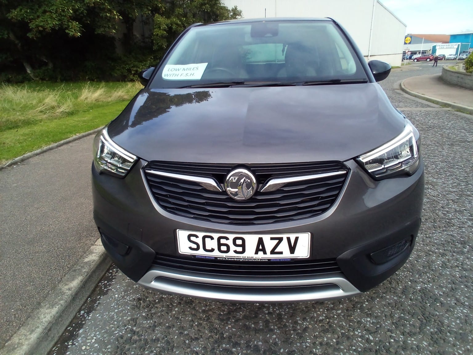 Vauxhall Crossland X - image 1 of 16