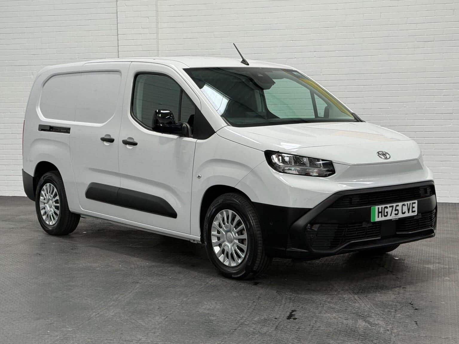 Toyota Proace City - image 1 of 100