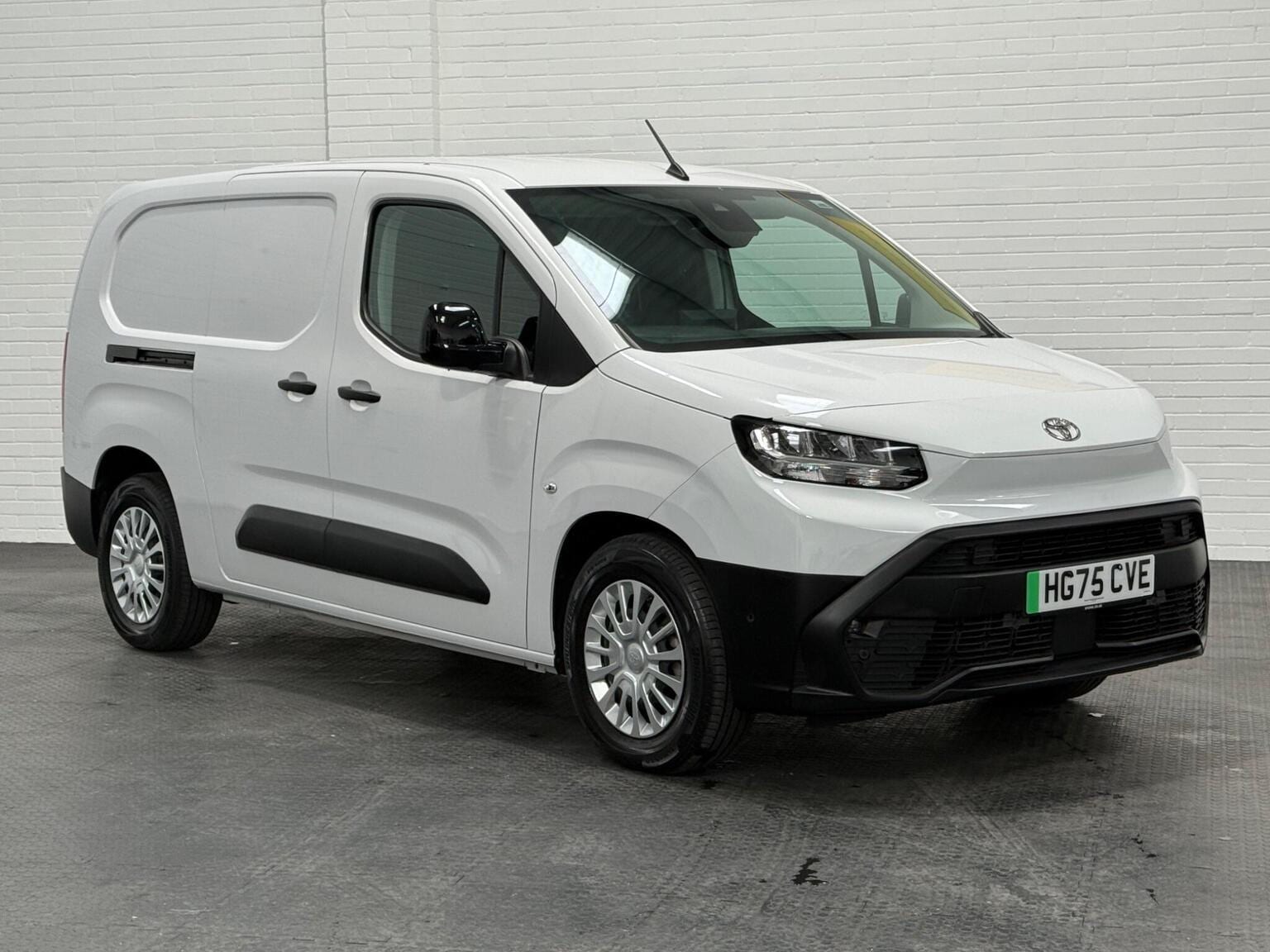 Toyota Proace City - image 1 of 100