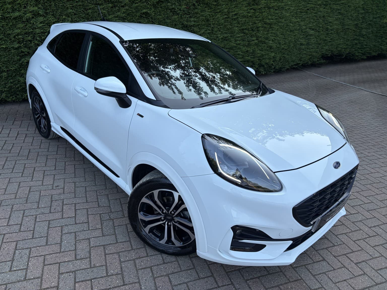 Ford Puma - image 1 of 39