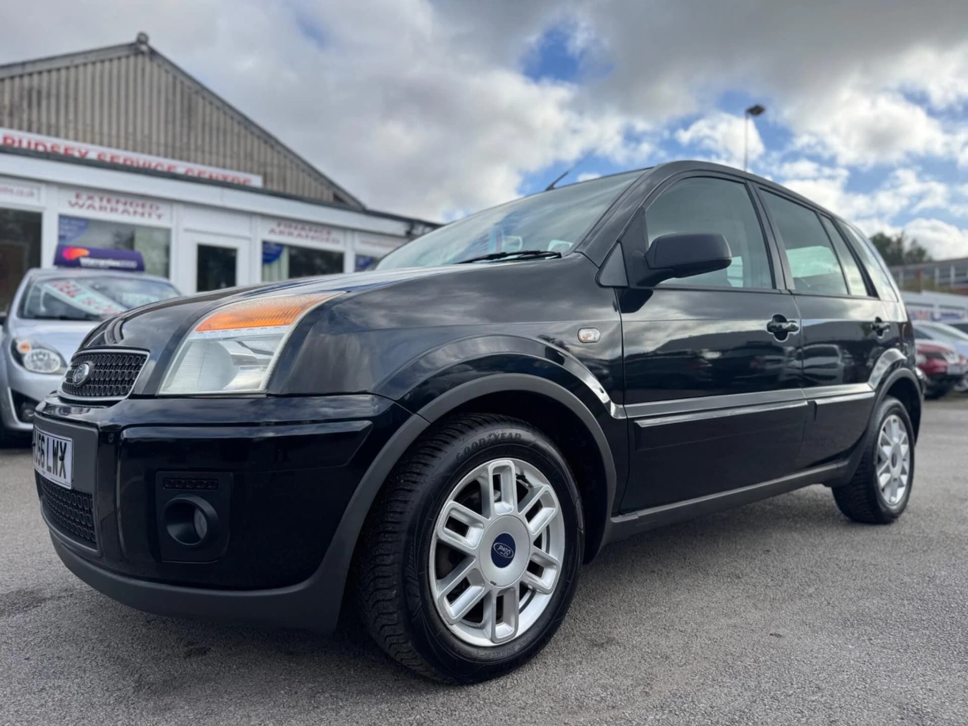 Ford Fusion - image 1 of 52