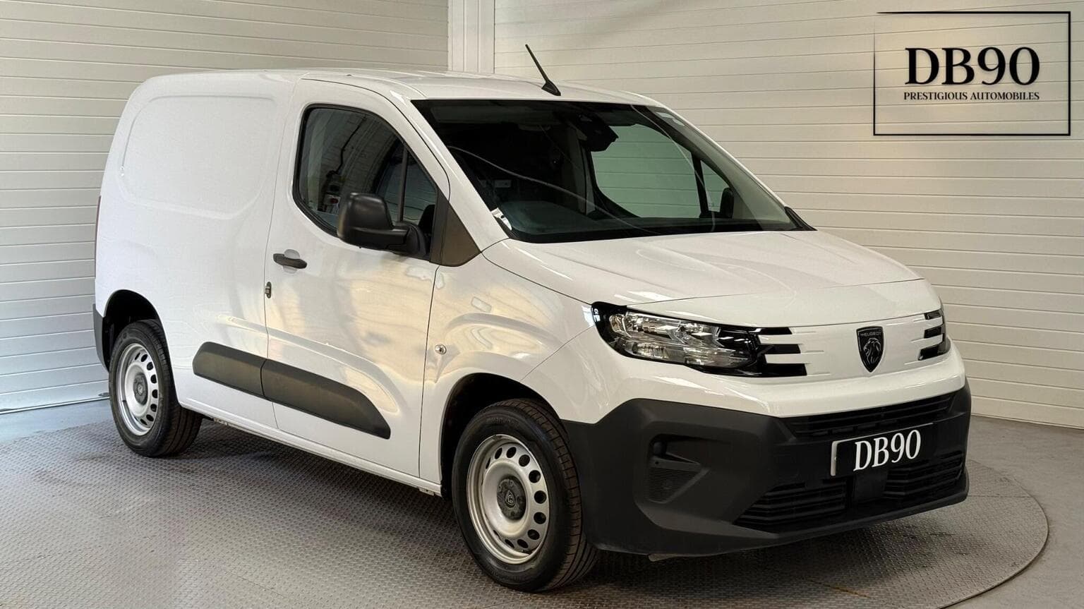 Peugeot Partner - image 1 of 34