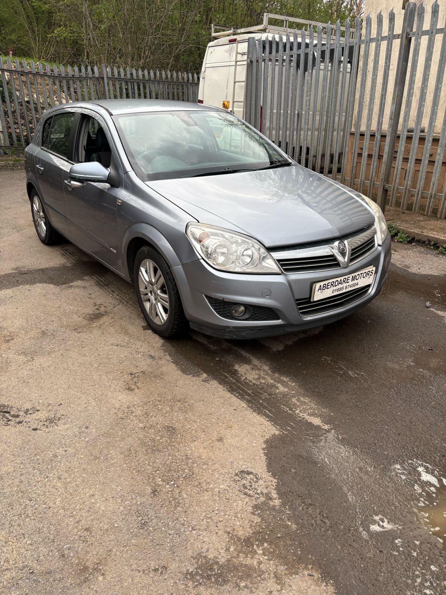 Vauxhall Astra - image 1 of 13