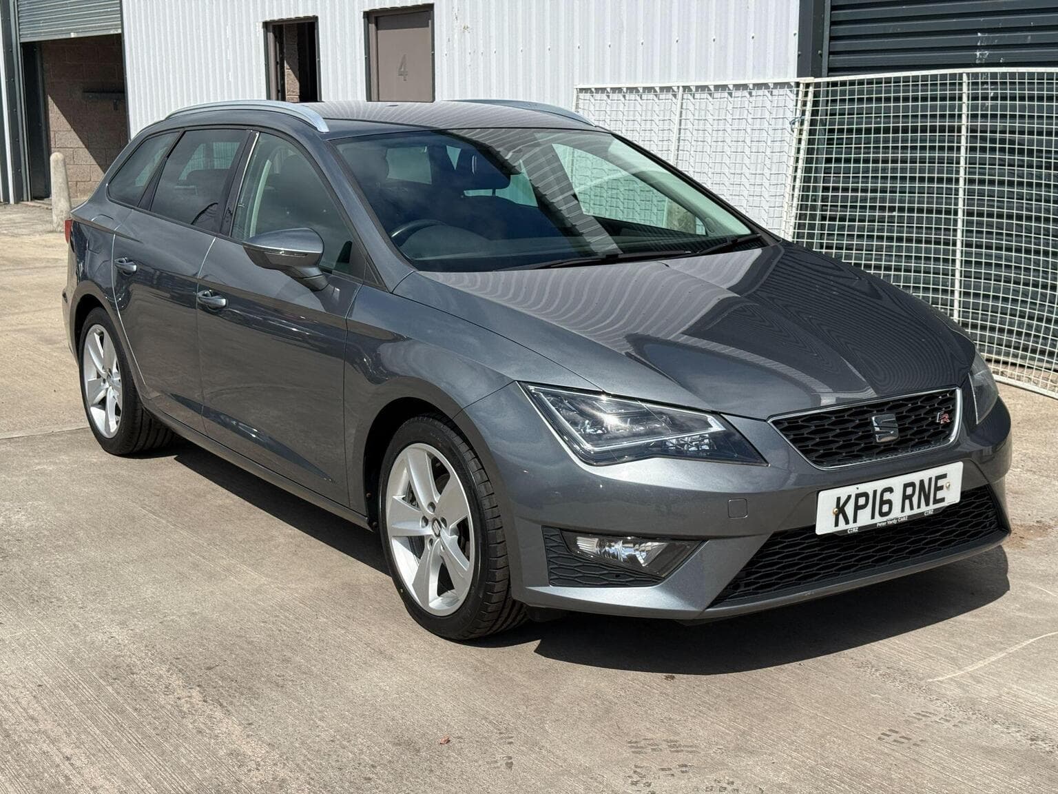 SEAT Leon - image 1 of 29
