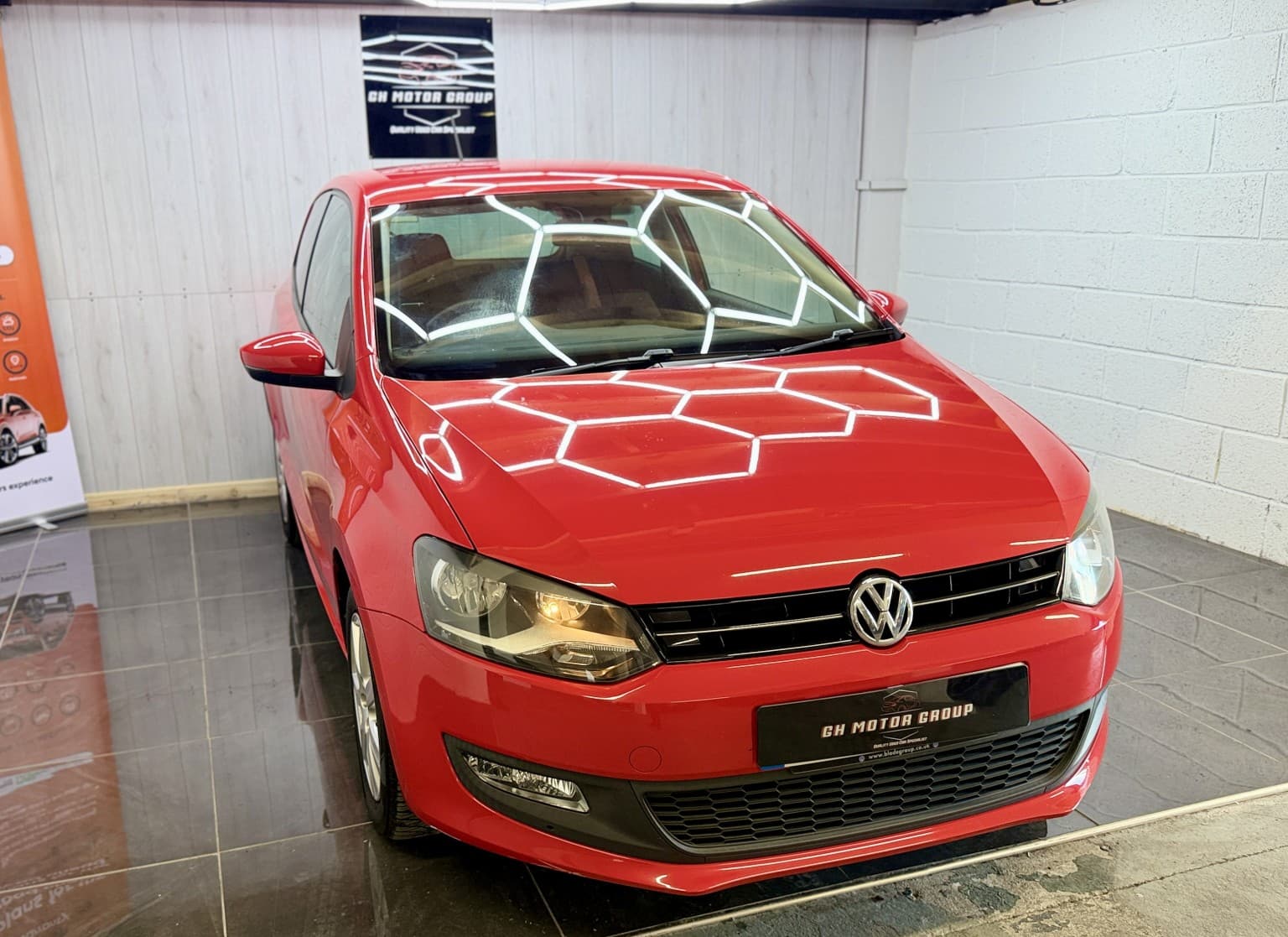 Volkswagen Polo - image 1 of 27