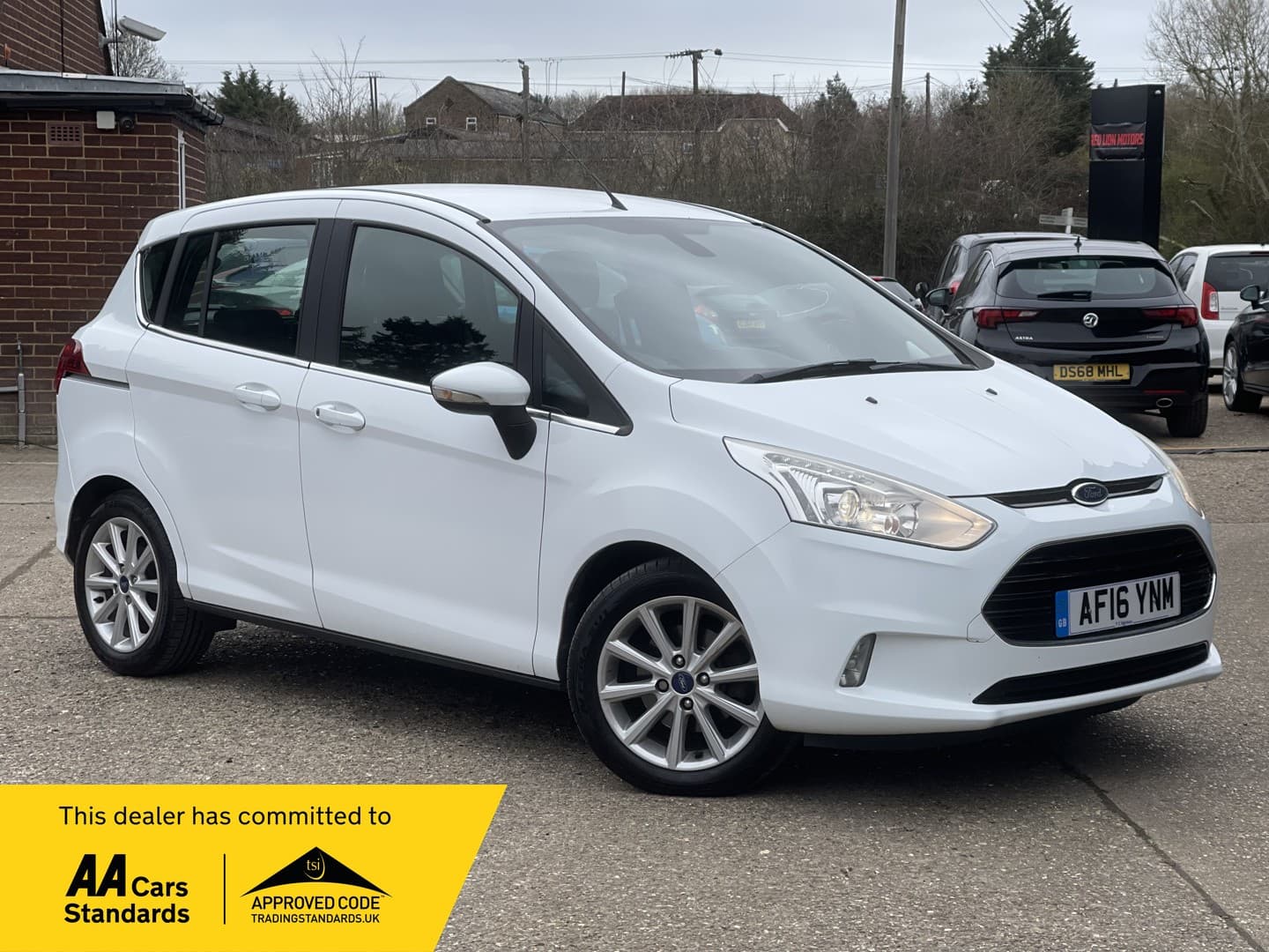 Ford B-MAX - image 1 of 57