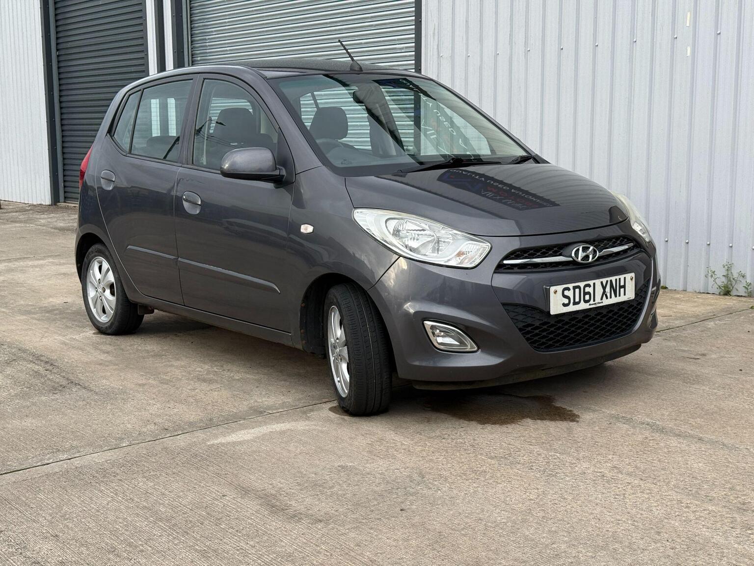 Hyundai i10 - image 1 of 35