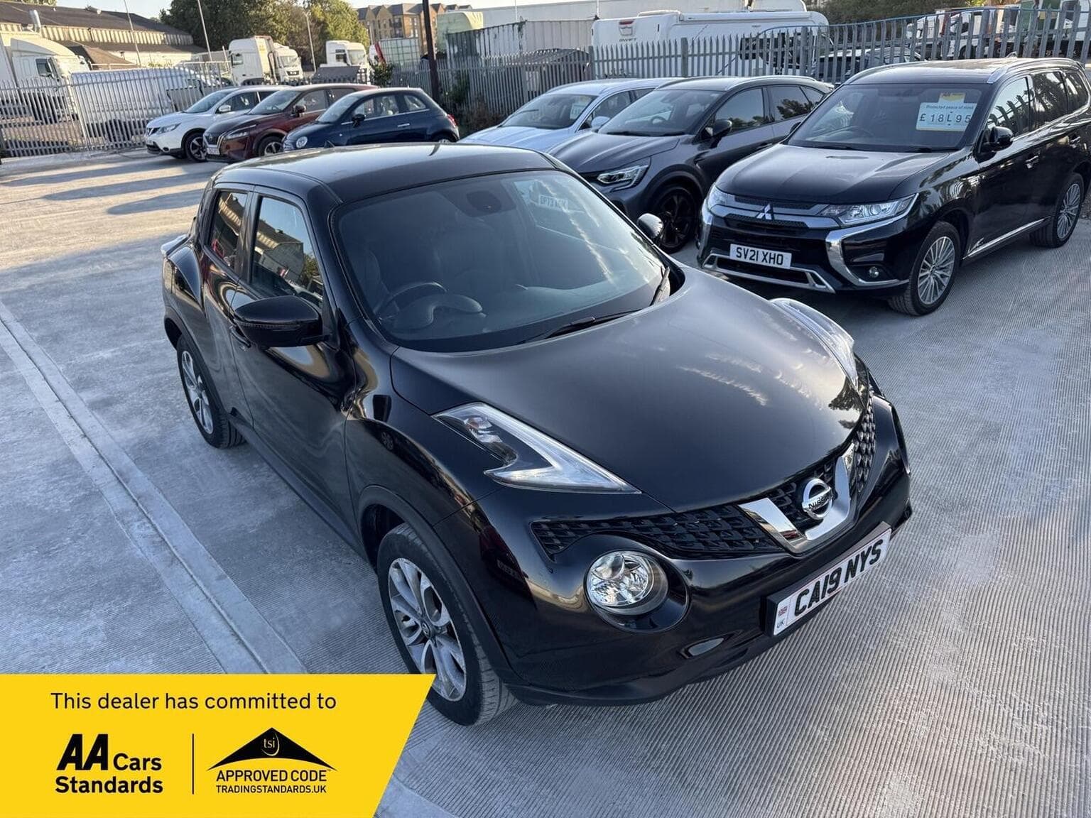 Nissan Juke - image 1 of 39