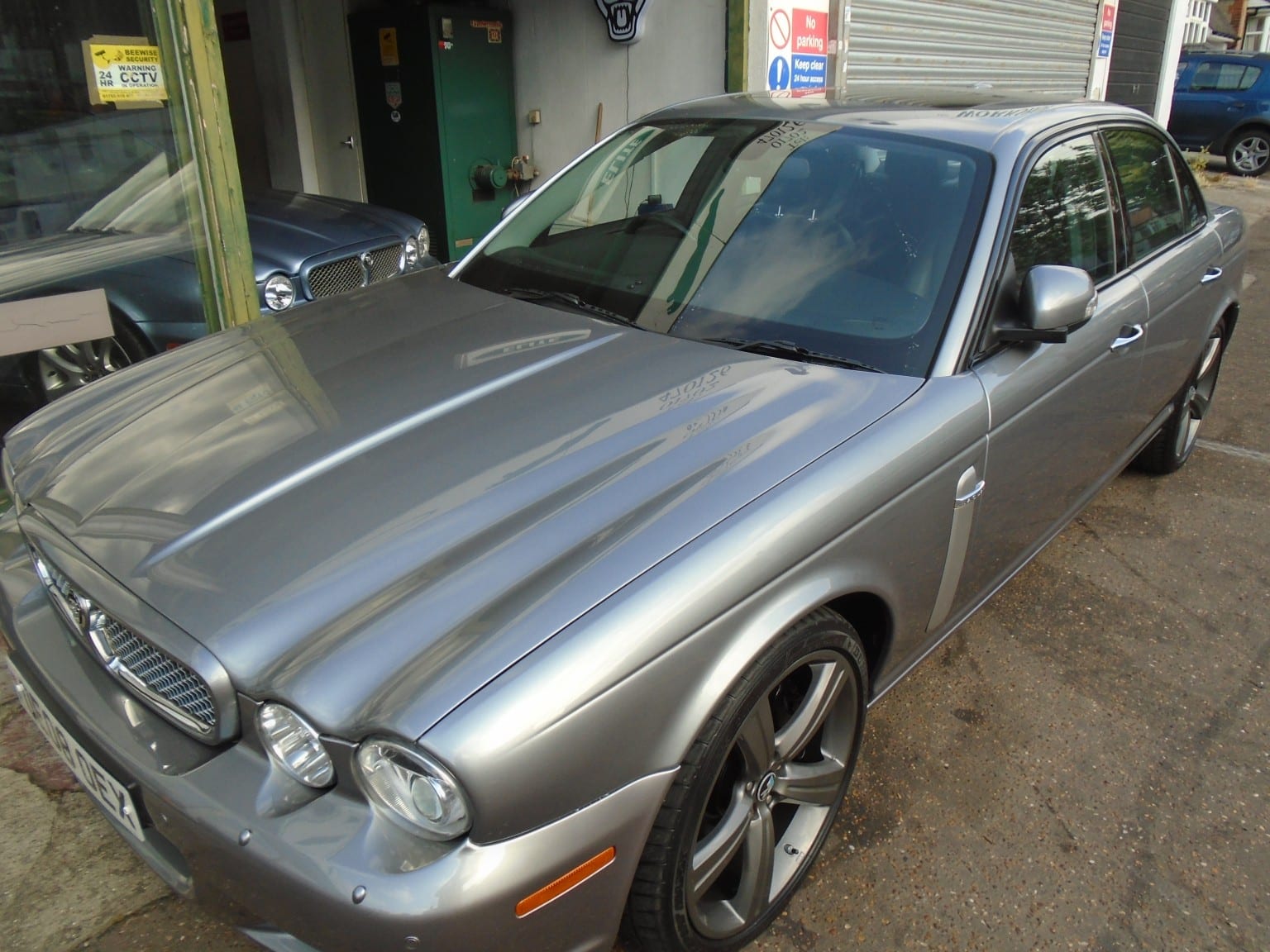 Jaguar XJR - image 1 of 15