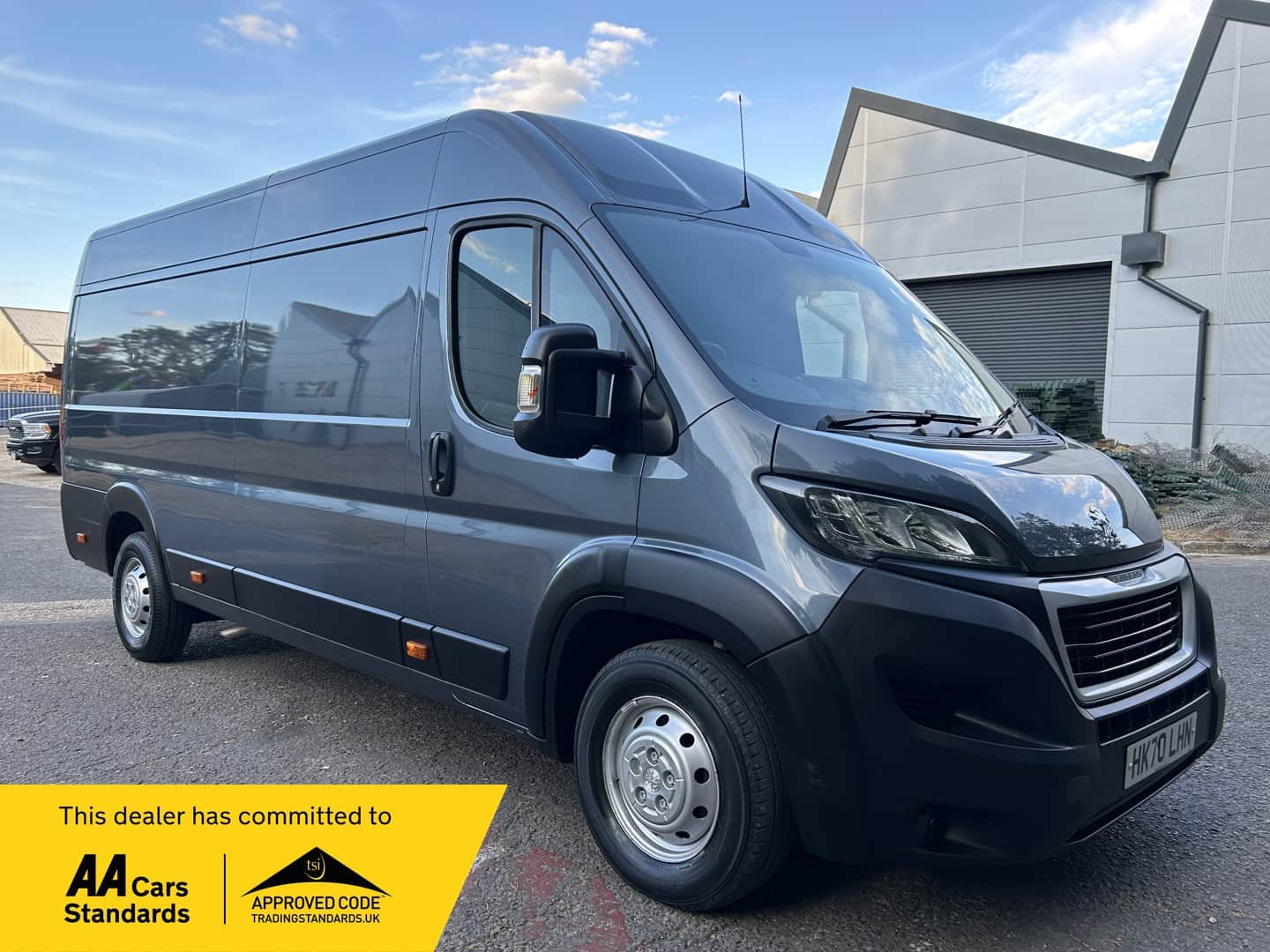 Peugeot Boxer - image 1 of 28