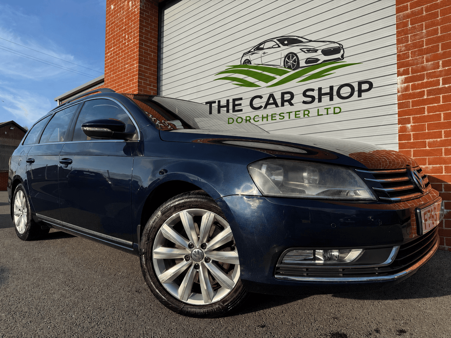 Volkswagen Passat - image 1 of 32