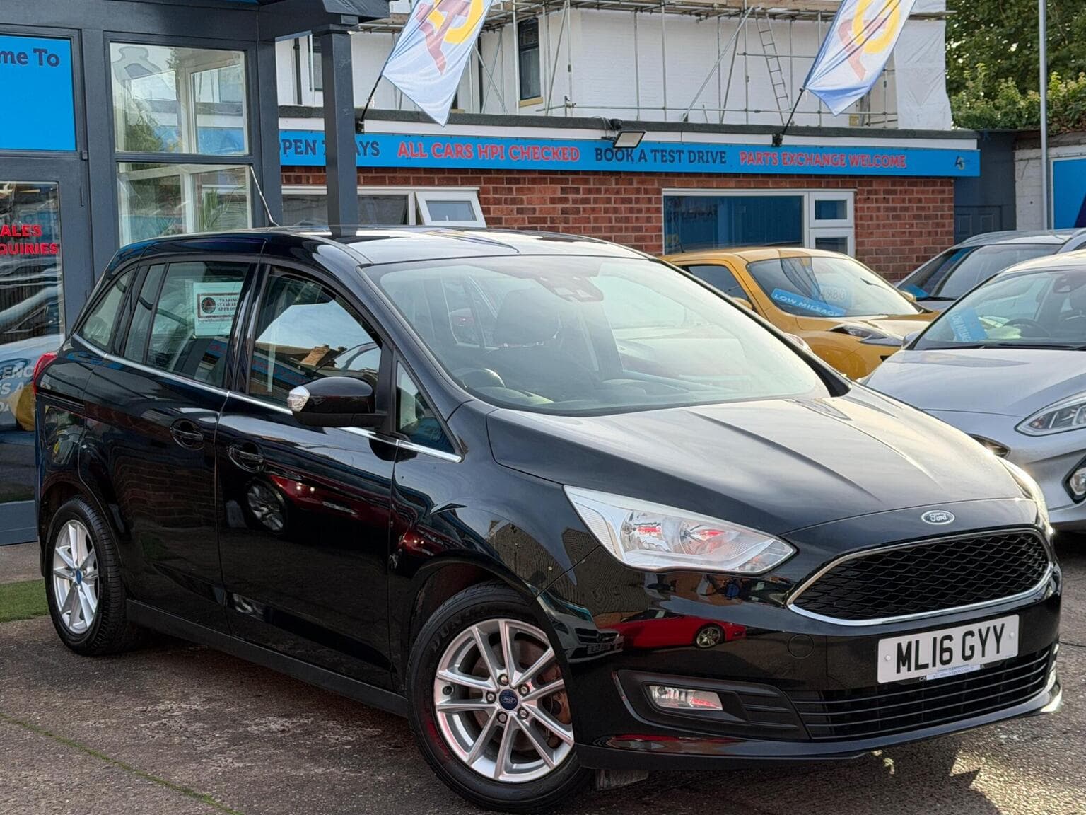 Ford Grand C-MAX - image 1 of 71